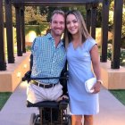 Nick junto a su esposa Kanae