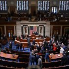 Los miembros del Congreso votan sobre el proyecto de ley fiscal del presidente Donald Trump en el pleno de la Cámara de Representantes en el Capitolio en Washington, DC, el 3 de julio de 2025.