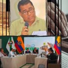 Durante la sesión de concejo, el edil Roberth Alvarado (en la parte superior de esta imagen) denunció el caso y exigió respuestas al alcalde.