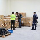 Depuración. Los allanamientos se hicieron en rastrillos y bodegas de almacenamiento de la Policía Nacional.