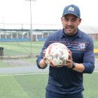 Edwin Villafuerte es preparador de arqueros de Insutec