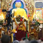 El líder religioso participa de una ceremonia por su cumpleaños 90.