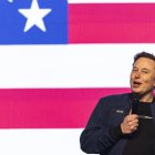 El magnate anuncia creación de partido tras distanciarse de Trump.