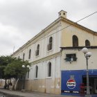 La antigua cárcel municipal es el primer edificio de la ciudad en ser construido a través de mampostería; con pilares de hormigón.