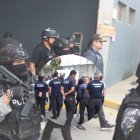 Las autoridades allanaron dependencias de instituciones públicas en Durán, ante denuncias de corrupción y extorsión.