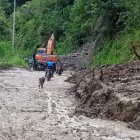 16 vías están completamente cerradas al tránsito vehicular, mientras que otras 51 operan con restricciones parciales debido a deslizamientos.