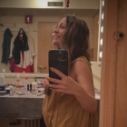 Natalia Lafourcade anunció su embarazo en medio de su gira internacional, desatando aplausos y emoción entre sus fans.