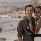 Jasmine Tookes luce radiante junto a Juan David Borrero mientras esperan la llegada de su segundo hijo.