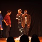 El espectáculo incorpora magia, comedia, malabares y clown.