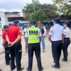 Autoridades de distintos sectores de Balzar acudieron al plantel para investigar qué está pasando.