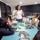 A través de talleres, caminatas y creación de imágenes, las niñas y niños se conectan simbólicamente con el agua.