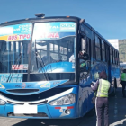 Referencial. Infracción. El conductor de bus fue sancionado por la AMT al invadir el carril exclusivo.