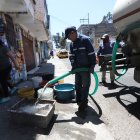 Quito enfrenta suspensión de agua potable en seis parroquias del sur tras rotura en tubería principal.