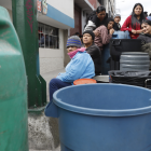 mil perosnas de seis parroquias de Quito están sin agua

mil perosnas de seis parroquias de Quito están sin agua

mil perosnas de seis parroquias de Quito están sin agua
Cuatrocientas mil personas de seis parroquias de Quito están sin agua