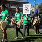 Protesta en rechazo a las acciones recientes del Servicio de Inmigración y Control de Aduanas (ICE), en el barrio coreano en Los Ángeles (Estados Unidos).