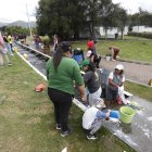 Según los moradores del sur de Quito los tanqueros no abastecen y han tenido que recurrir a las fuentes naturales.