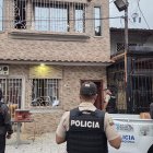 Hallazgo. Miles de especies, además de placas y sellos con logotipos especiales encontró la Policía.