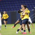 El festejo de Emily Arias tras marcar el segundo gol de Ecuador.