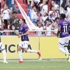 Lisandro Alzugaray marcó desde el punto penalti el 1-0 a favor de Liga de Quito.