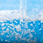 La UTPL impulsa una propuesta de tratamiento de agua basada en fotocatálisis, que ya cuenta con patente internacional y busca implementarse en zonas vulnerables.