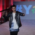 Emmanuel Kelly es un cantante oriundo de Australia.