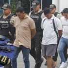 Cuatro personas fueron detenidas tras el allanamiento en un patio de carros del norte de la ciudad, donde se hallaron armas y municiones.
