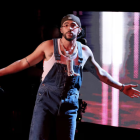 Bad Bunny durante su residencia No Me Quiero Ir De Aquí en el Coliseo de Puerto Rico, un espectáculo que fusiona música, cultura y orgullo nacional.