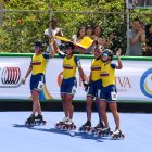 Parte de la delegación ecuatoriana luego de uno de los oros conseguidos.