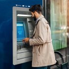 El usuario tiene varias vías para reclamar y pedir explicación. La entidad financiera tiene un plazo para solucionar el problema.