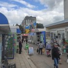 En la imagen un mural en honor a un soldado ucraniano caído en la ciudad de Járkov.