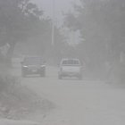 Polvo. Así son las vías de ingreso a San Nicolás y Sabanilla: hay polvo, tierra y huecos.