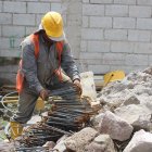 El Ministerio del Ambiente de Ecuador evalúa el impacto de las obras considerando factores como el daño a los ecosistemas, la generación de residuos, la afectación a comunidades vulnerables