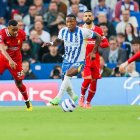 El lateral Pervis Estupiñán es titular indiscutible en el Brighton inglés.