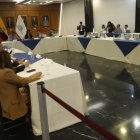 Los 10 puestos destinados para la comparecencia de los legisladores de la Revolución Ciudadana se mantuvieron vacíos durante la sesión.