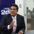 El asesor de la Alcaldía durante su encuentro con EXPRESO