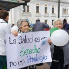 Jubilados en Cotopaxi reclaman por presunto maltrato y falta de atención médica en el IESS.