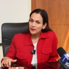 Imagen de archivo. Ministra de Energía, Inés Manzano, en entrevista pasada con los medios.