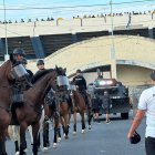 En los alrededores del estadio se desplegó un fuerte contingente de Policía, Fuerzas Armadas y UMO