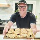 Rob Kenney tiene un canal en Youtube llamado: Dad, How Do I? (Papá, ¿cómo hago esto?)