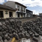 Intervención. En la calle Manabí se retiraron alrededor de 13.000 piedras. La vía está cerrada.