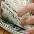 En Ecuador ha aumentado el depósito del dinero en bancos.