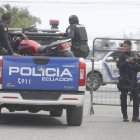 Policías realizaron resguardos en velorios y patrullaron zonas de la localidad, tras la masacre en Playas.