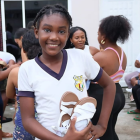 Hellen Quiñónez, con su programa social “Sanando Heridas”, recorre comunidades vulnerables de Esmeraldas