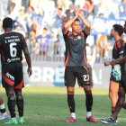 Nueve meses después, Luis Fernando León (c) reapareció en un partido con Emelec, durante la victoria 1-0 sobre Mushuc Runa.