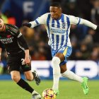 Pervis Estupiñán se ganó el puesto como titular indiscutible en Brighton.