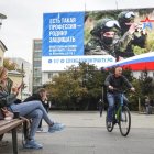 Una gran pantalla que anuncia el servicio militar obligatorio en Moscú, Rusia, 21 de septiembre de 2023.