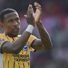 Pervis Estupiñán destacó como jugador de Brighton en la Premier League.