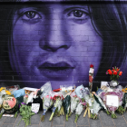 Luego de conocerse el fallecimiento de Ozzy Osbourne, sus fans dejaron ofrendas en el Muro de Black Sabbath en Birmingham, Reino Unido.