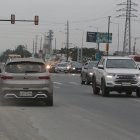 A diario, vehículos circulan en contravía en el kilómetro 12,5 de la vía a Salitre.