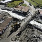 Esta vista aérea muestra casas dañadas luego de las inundaciones en el pueblo de Apartadero en Páramo, estado Mérida. Venezuela enfrenta fuertes lluvias desde inicios de julio de 2025.